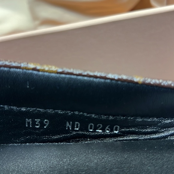Louis Vuitton Gloria Loafers, Size M39 - Picture 7 of 9